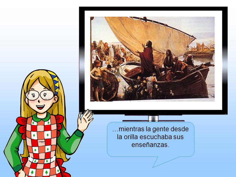 …mientras la gente desde la orilla escuchaba sus enseñanzas.