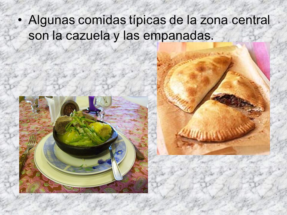 Algunas comidas típicas de la zona central son la cazuela y las empanadas.