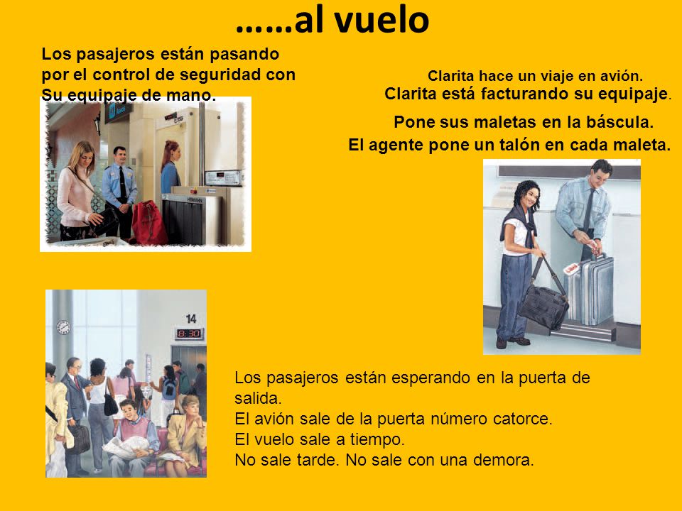 ……al vuelo Los pasajeros están pasando por el control de seguridad con