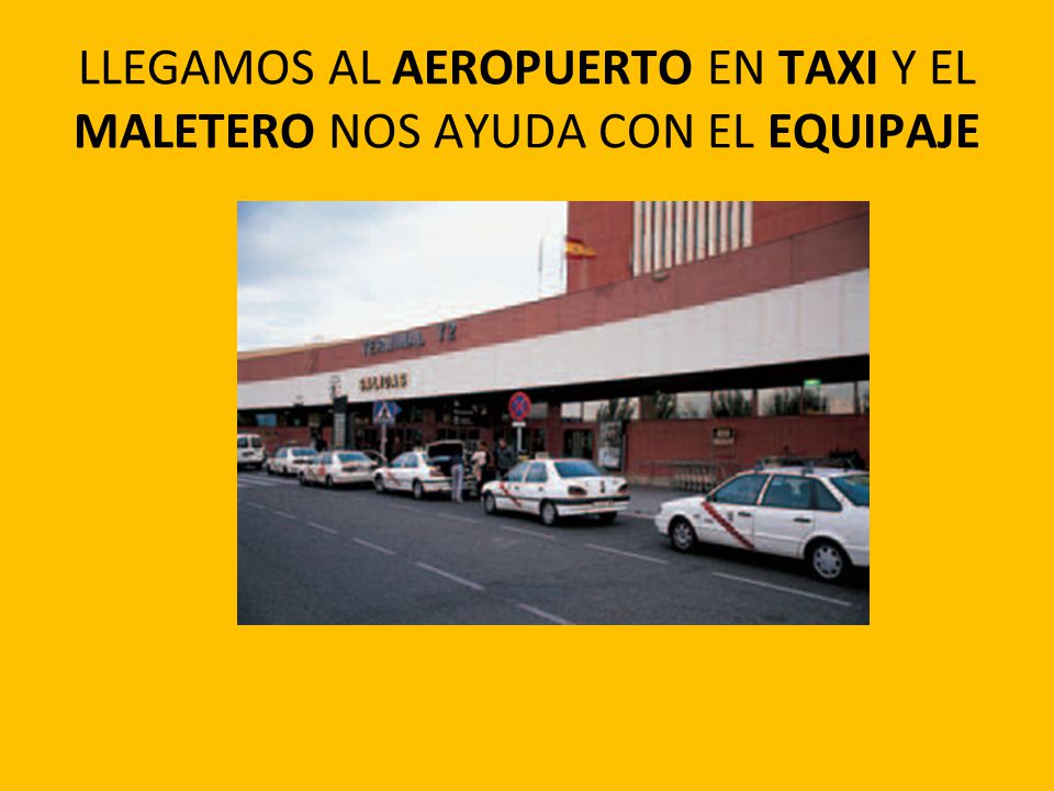 LLEGAMOS AL AEROPUERTO EN TAXI Y EL MALETERO NOS AYUDA CON EL EQUIPAJE