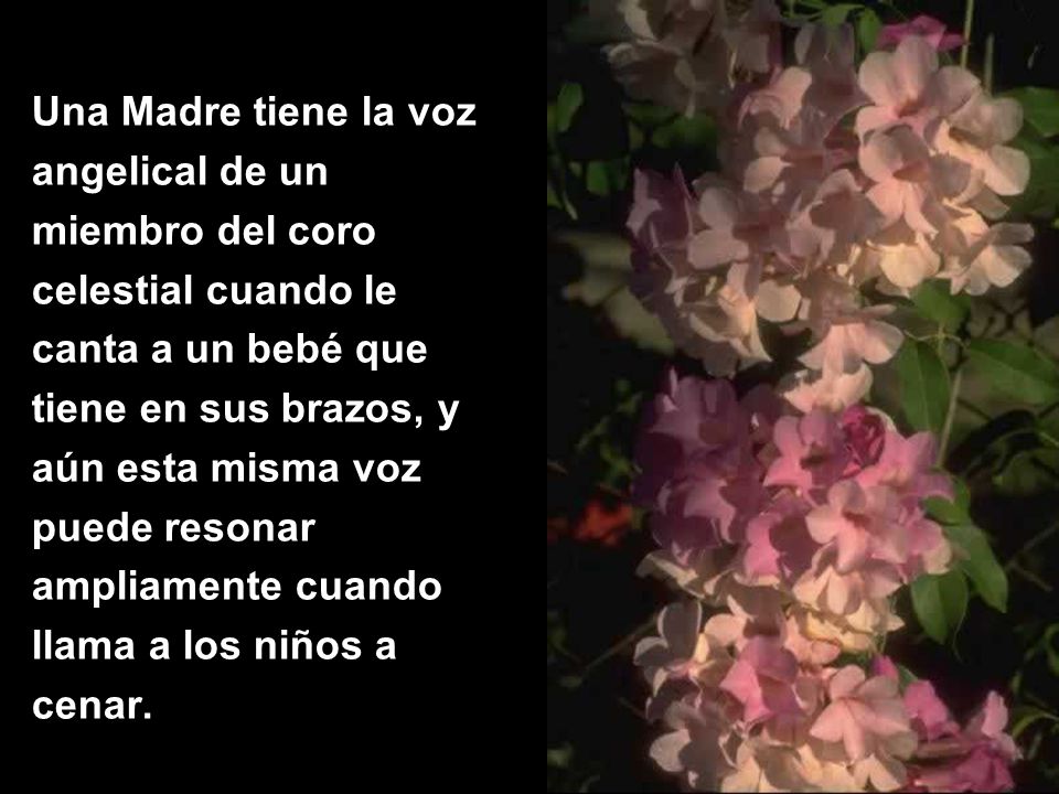 Una Madre tiene la voz angelical de un. miembro del coro. celestial cuando le. canta a un bebé que.