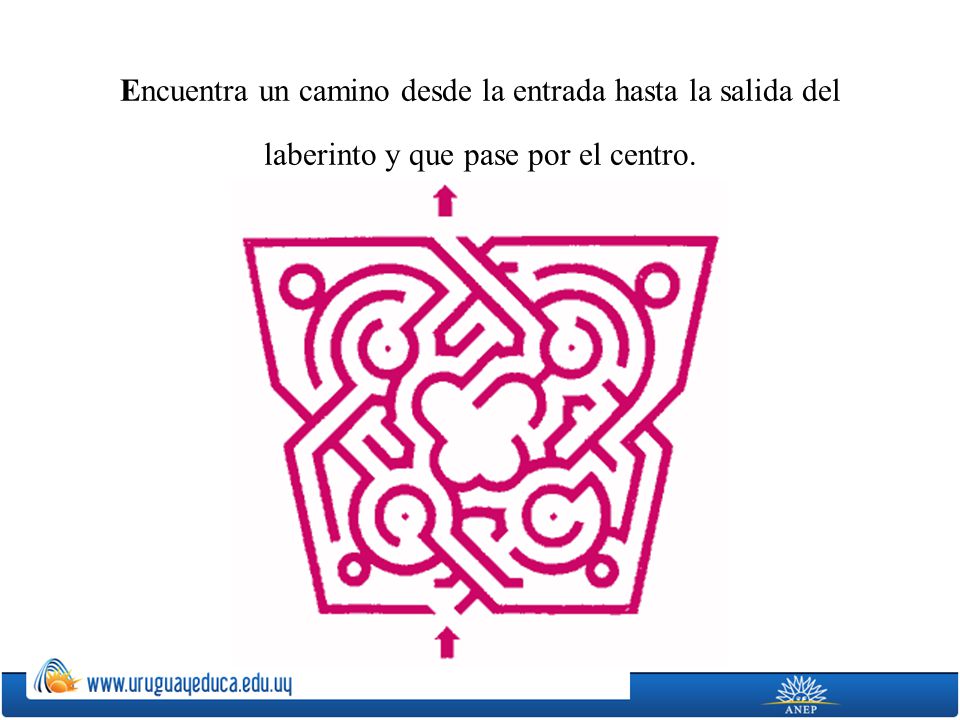 Encuentra un camino desde la entrada hasta la salida del laberinto y que pase por el centro.