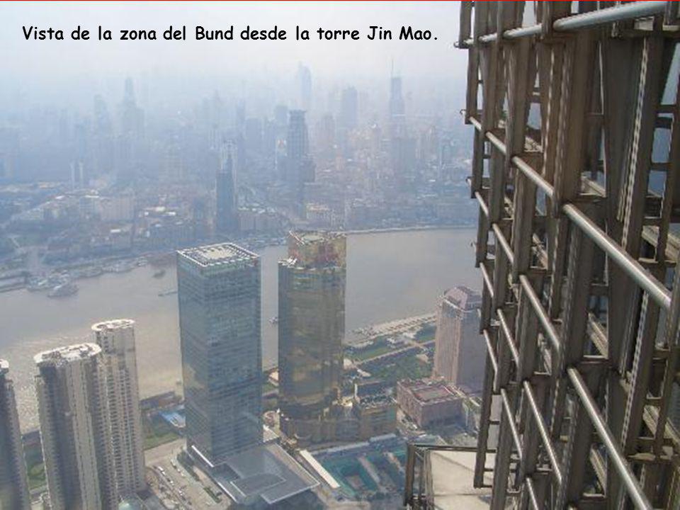 Vista de la zona del Bund desde la torre Jin Mao.