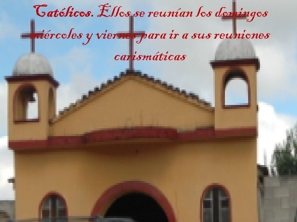 Católicos. Ellos se reunían los domingos miércoles y viernes para ir a sus reuniones carismáticas