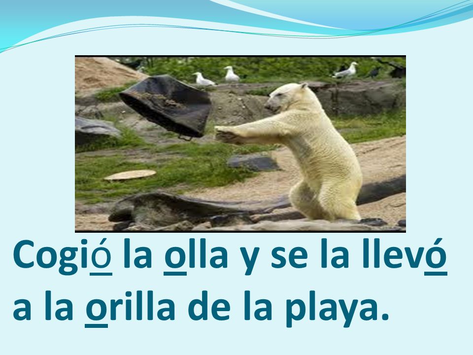 Cogió la olla y se la llevó a la orilla de la playa.