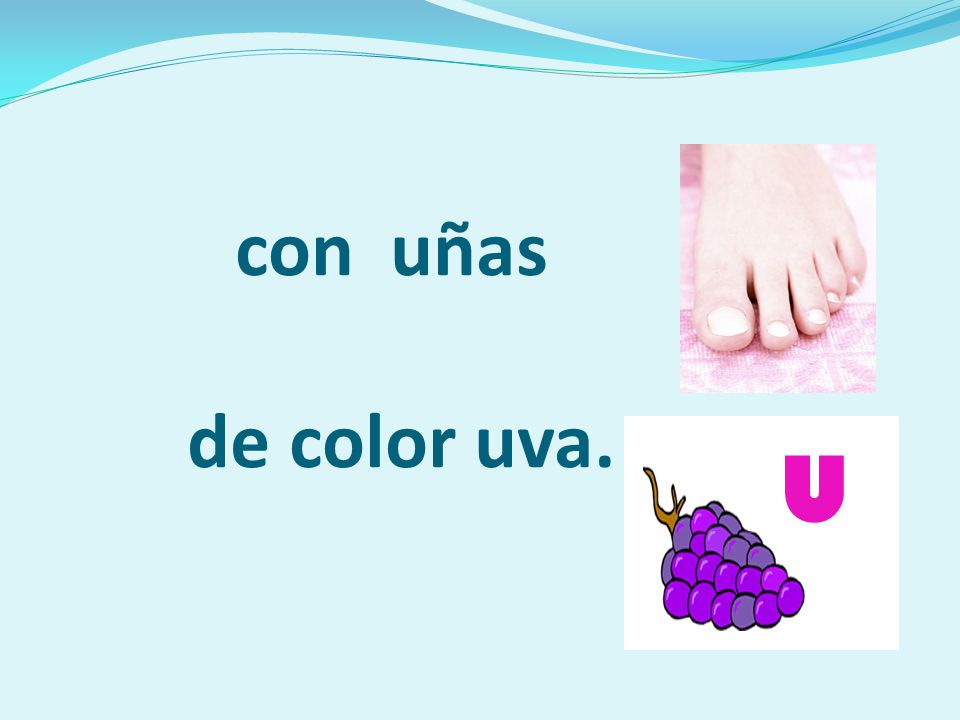 con uñas de color uva.