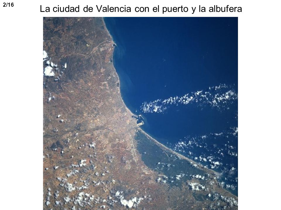 La ciudad de Valencia con el puerto y la albufera