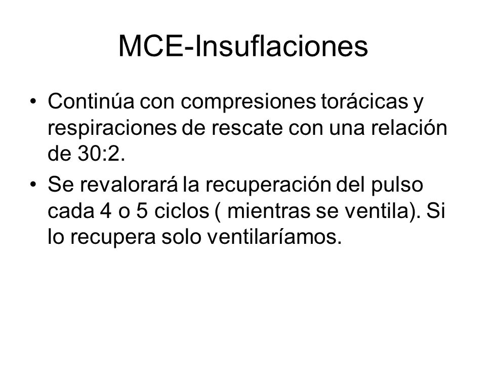 MCE-Insuflaciones Continúa con compresiones torácicas y respiraciones de rescate con una relación de 30:2.