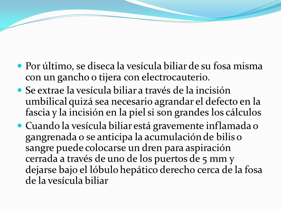 Por último, se diseca la vesícula biliar de su fosa misma con un gancho o tijera con electrocauterio.