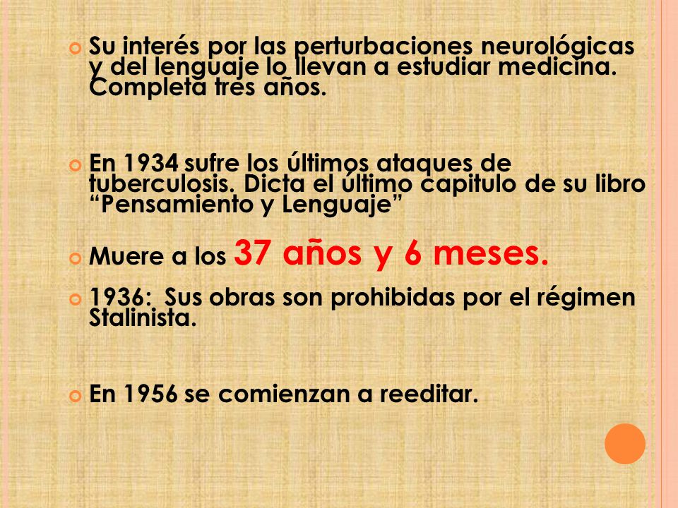 Su interés por las perturbaciones neurológicas y del lenguaje lo llevan a estudiar medicina. Completa tres años.