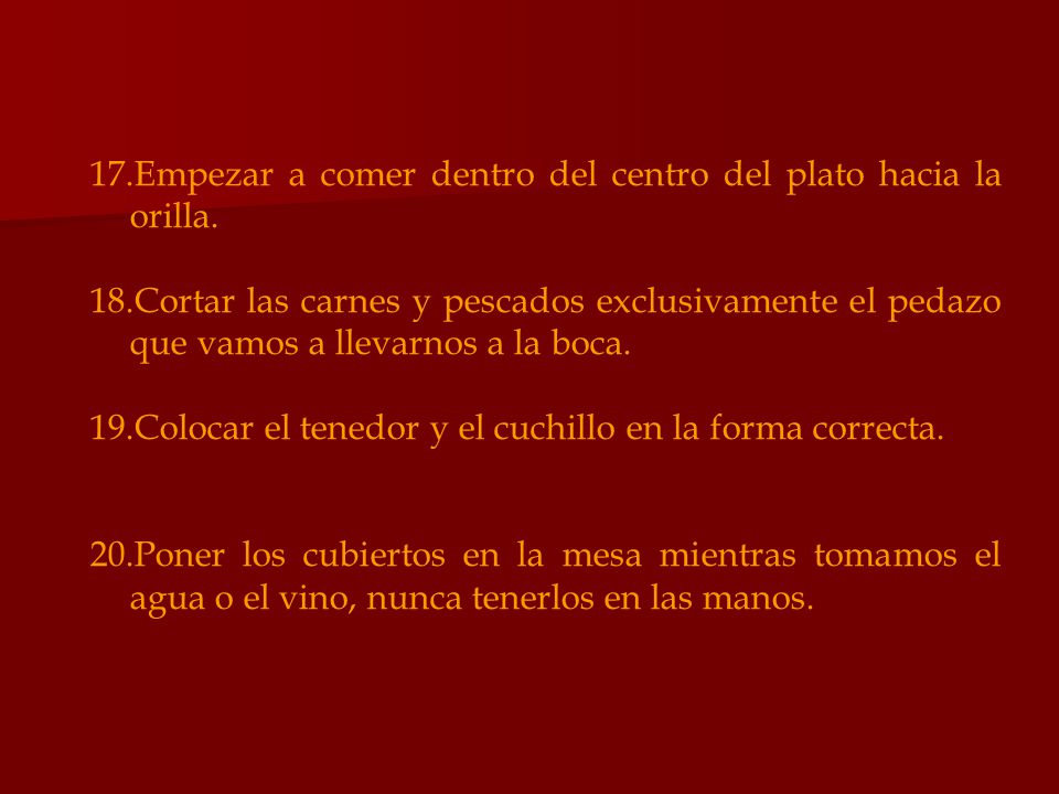 Empezar a comer dentro del centro del plato hacia la orilla.