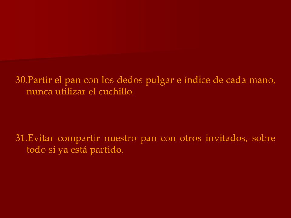 Partir el pan con los dedos pulgar e índice de cada mano, nunca utilizar el cuchillo.