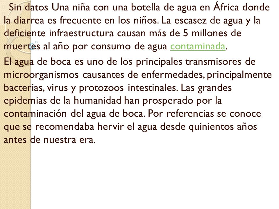 Sin datos Una niña con una botella de agua en África donde la diarrea es frecuente en los niños. La escasez de agua y la deficiente infraestructura causan más de 5 millones de muertes al año por consumo de agua contaminada.