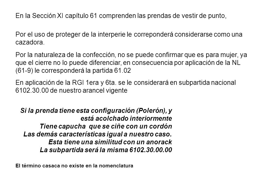 Tiene capucha que se ciñe con un cordón