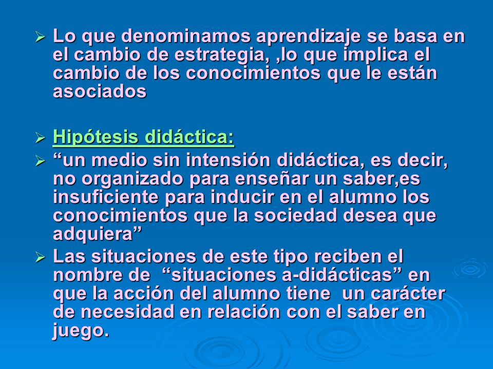Lo que denominamos aprendizaje se basa en el cambio de estrategia, ,lo que implica el cambio de los conocimientos que le están asociados