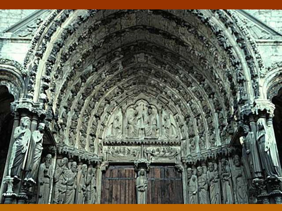 En las PORTADAS, además de las arquivoltas, del tímpano y del dintel, cuatro elementos arquitectónicos se distinguieron como soportes de escultura: el parteluz, las jambas, las hornacinas y las gárgolas.