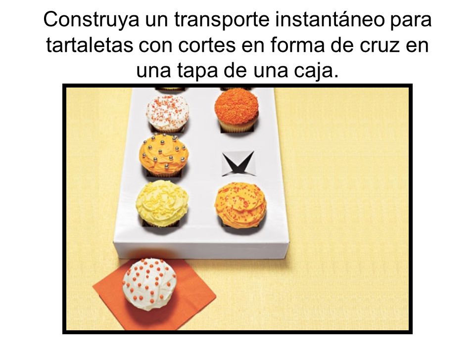 Construya un transporte instantáneo para tartaletas con cortes en forma de cruz en una tapa de una caja.