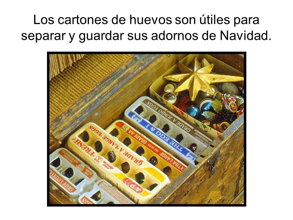 Los cartones de huevos son útiles para separar y guardar sus adornos de Navidad.