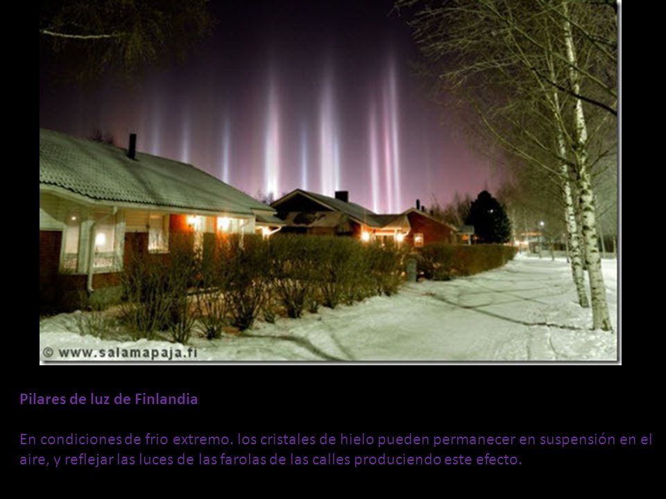Pilares de luz de Finlandia En condiciones de frio extremo