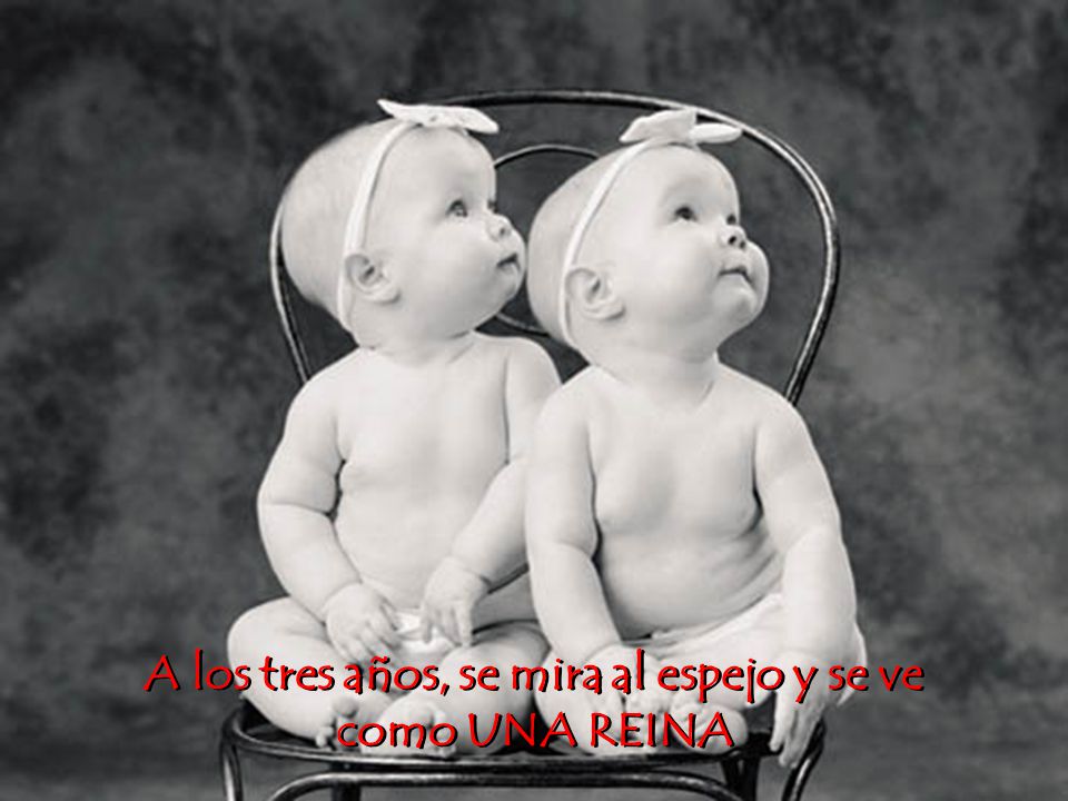 A los tres años, se mira al espejo y se ve como UNA REINA