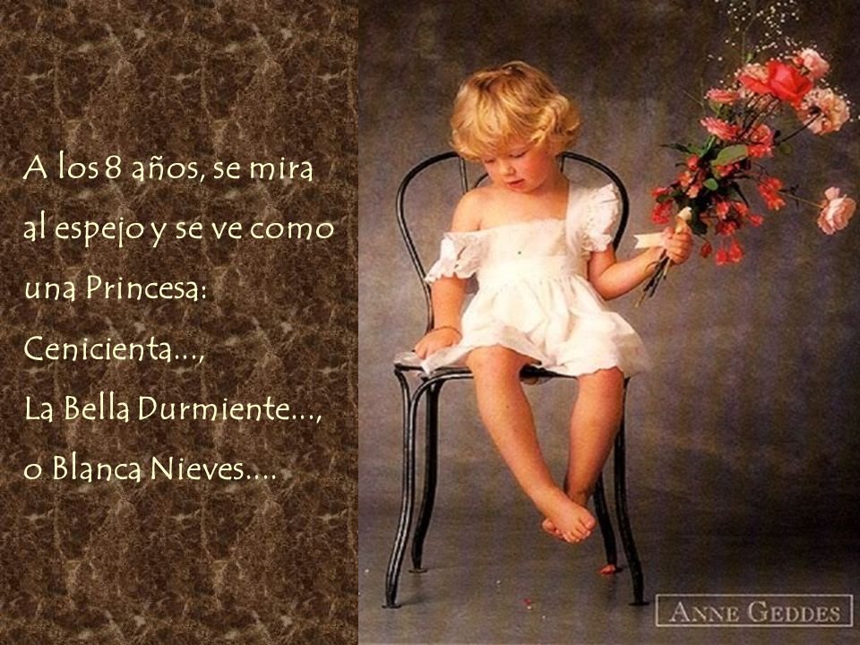 A los 8 años, se mira al espejo y se ve como. una Princesa: Cenicienta..., La Bella Durmiente...,