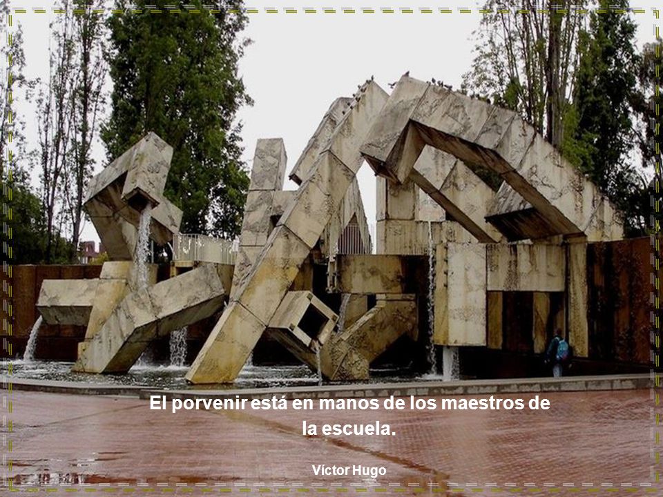 El porvenir está en manos de los maestros de la escuela.