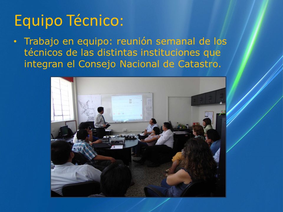 Equipo Técnico: Trabajo en equipo: reunión semanal de los técnicos de las distintas instituciones que integran el Consejo Nacional de Catastro.