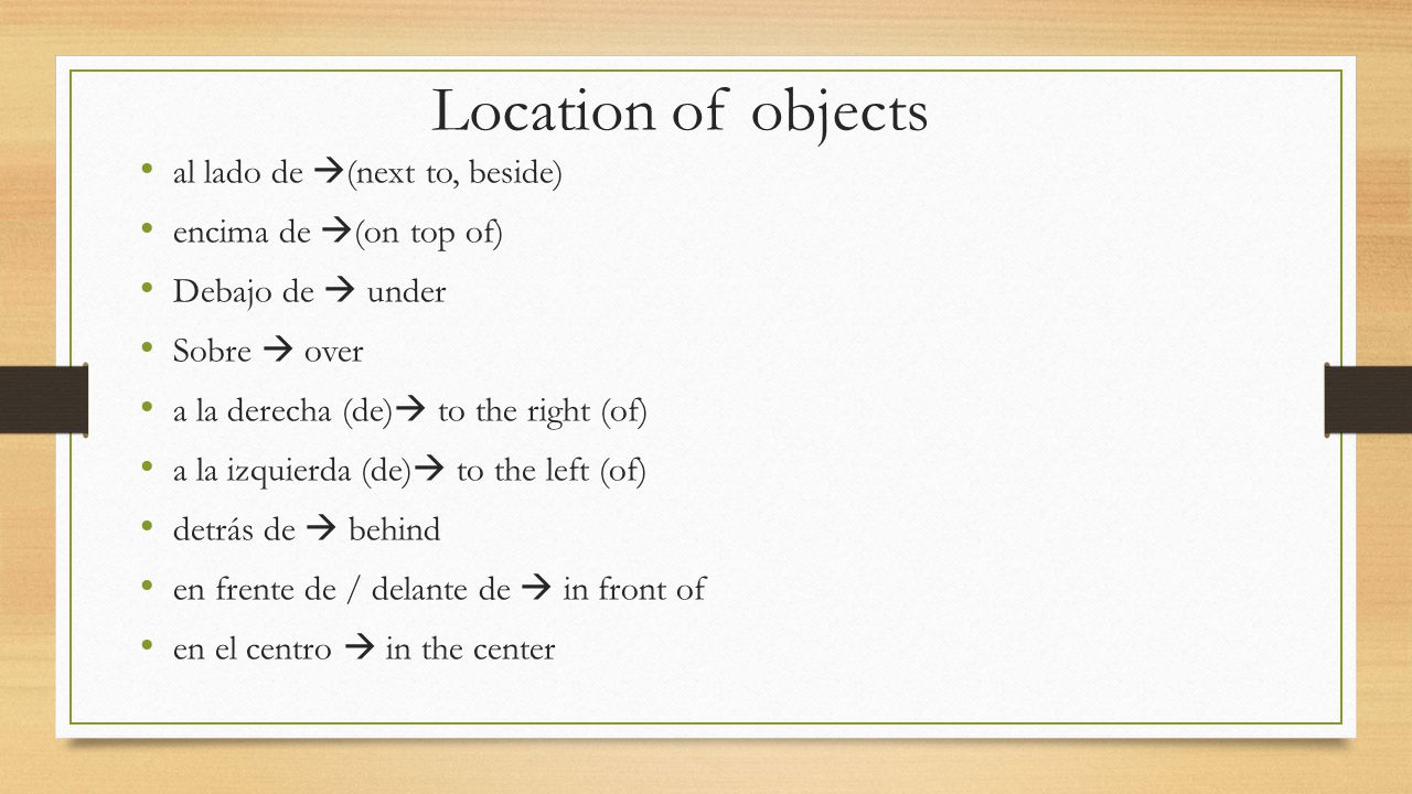 Location of objects al lado de (next to, beside)