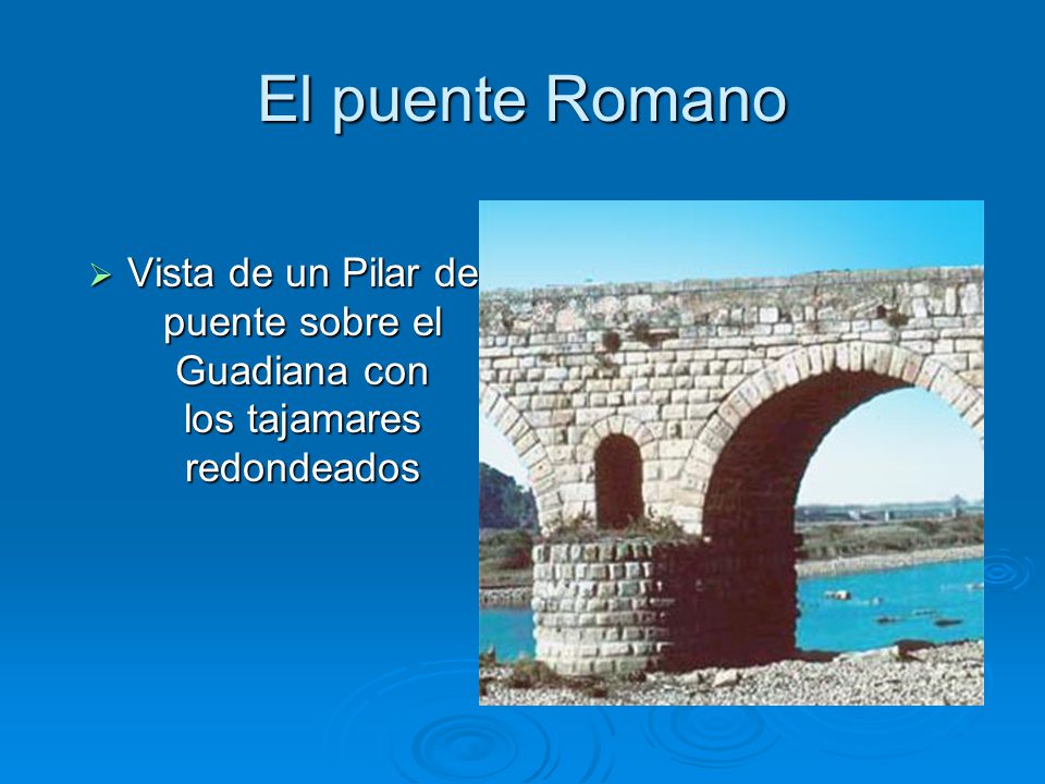 El puente Romano Vista de un Pilar de puente sobre el Guadiana con los tajamares redondeados