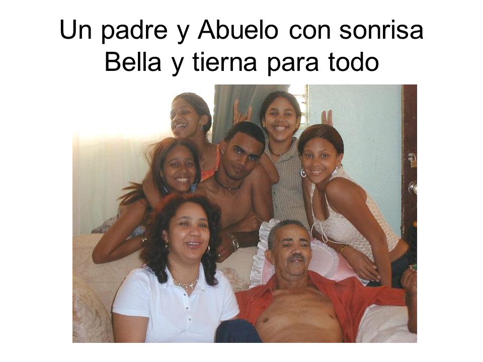 Un padre y Abuelo con sonrisa Bella y tierna para todo