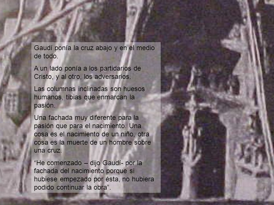 Gaudí ponía la cruz abajo y en el medio de todo.