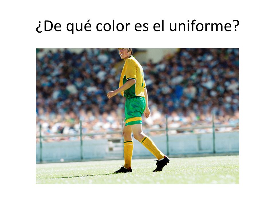 ¿De qué color es el uniforme