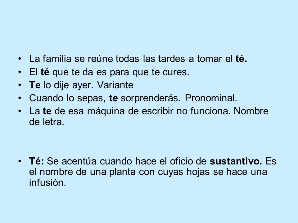 La familia se reúne todas las tardes a tomar el té.