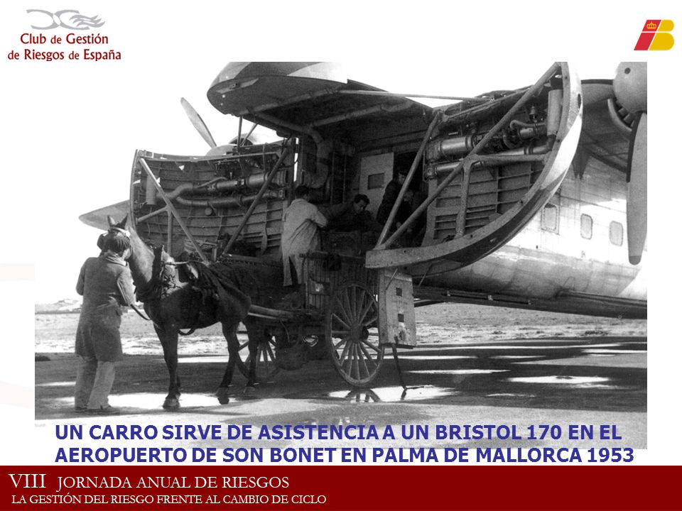 UN CARRO SIRVE DE ASISTENCIA A UN BRISTOL 170 EN EL