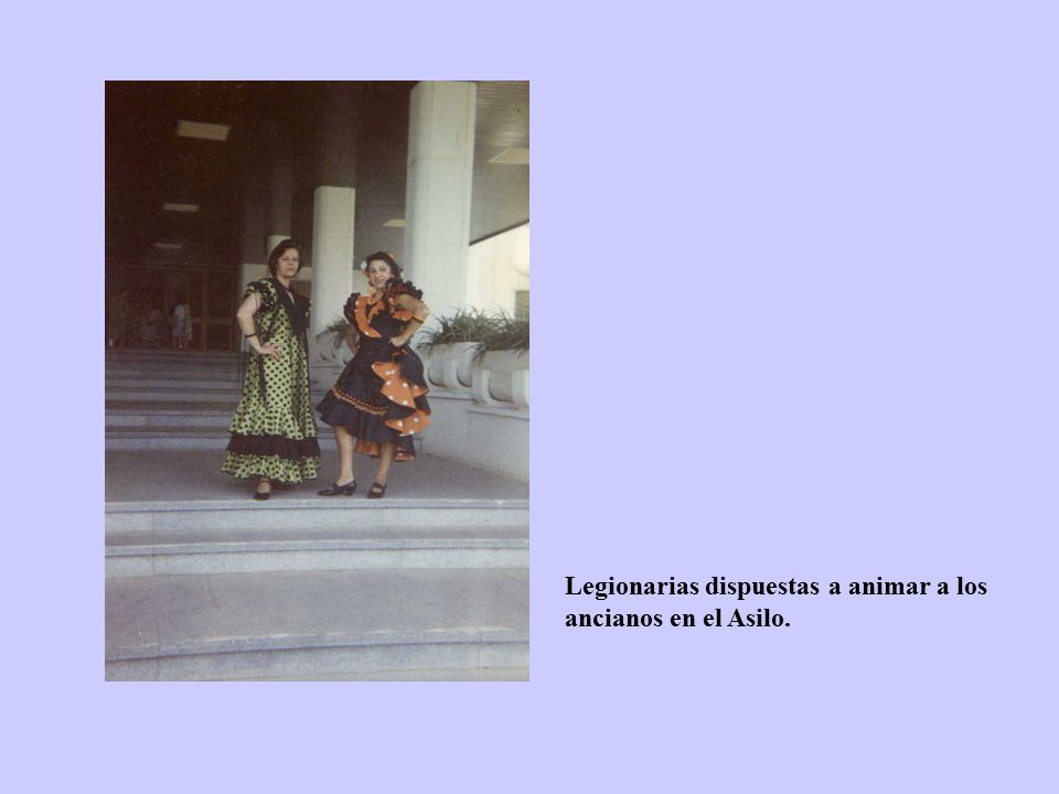 Legionarias dispuestas a animar a los ancianos en el Asilo.