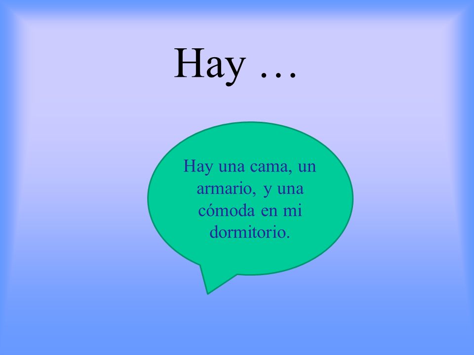 Hay una cama, un armario, y una cómoda en mi dormitorio.