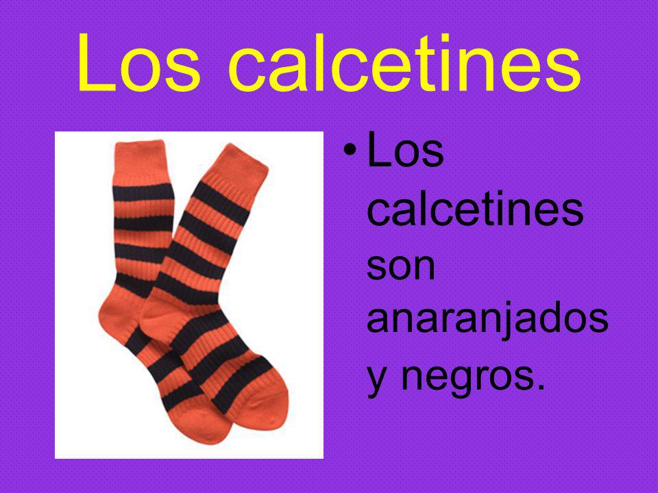 Los calcetines Los calcetines son anaranjados y negros.