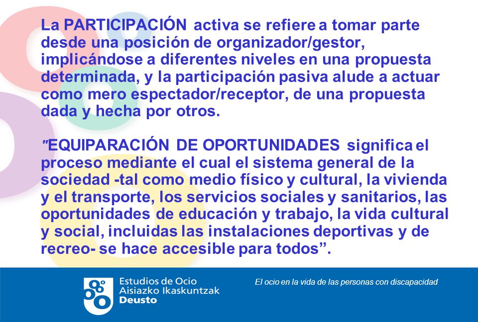 La PARTICIPACIÓN activa se refiere a tomar parte desde una posición de organizador/gestor, implicándose a diferentes niveles en una propuesta determinada, y la participación pasiva alude a actuar como mero espectador/receptor, de una propuesta dada y hecha por otros.