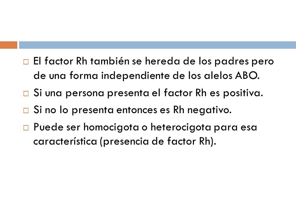 El factor Rh también se hereda de los padres pero de una forma independiente de los alelos ABO.