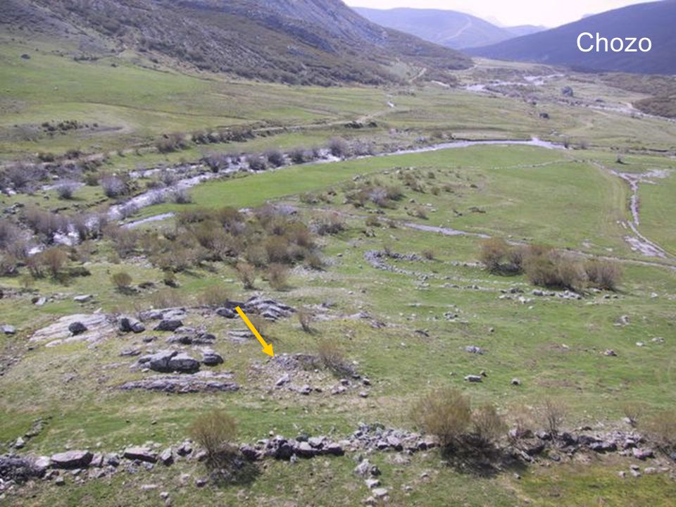 Chozo Esta imagen esta tomada desde lo alto de la roca.