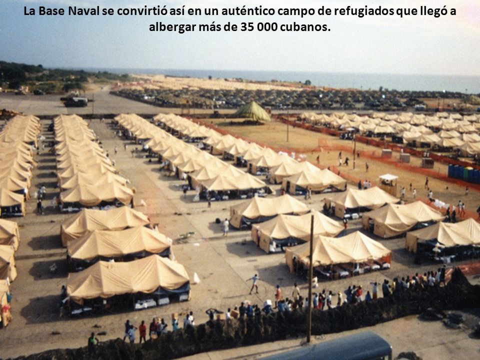 La Base Naval se convirtió así en un auténtico campo de refugiados que llegó a albergar más de cubanos.