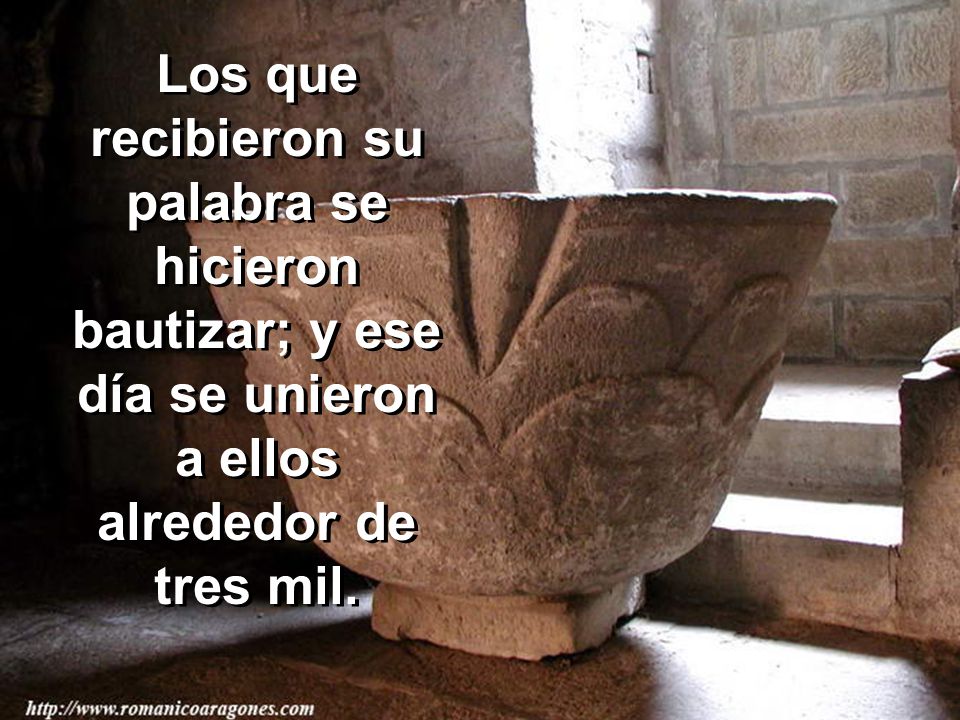 Los que recibieron su palabra se hicieron bautizar; y ese día se unieron a ellos alrededor de tres mil.