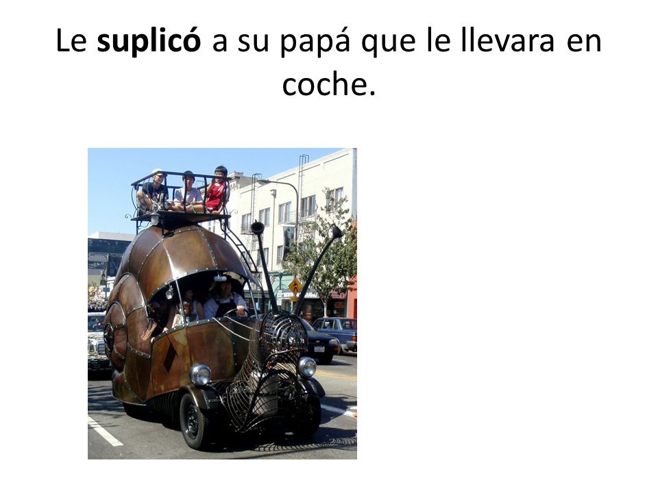 Le suplicó a su papá que le llevara en coche.