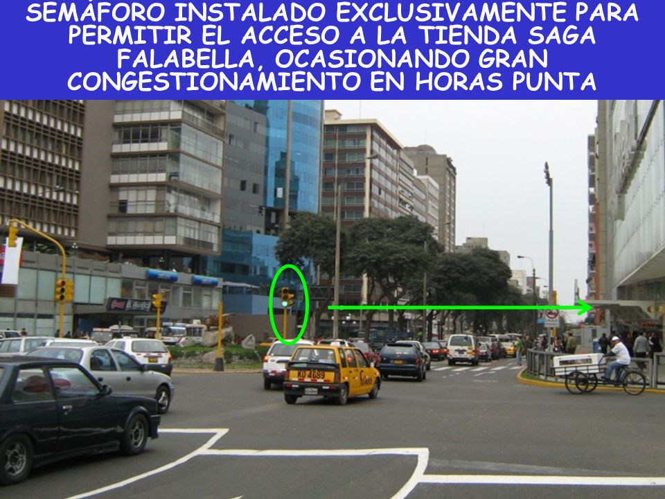 SEMÁFORO INSTALADO EXCLUSIVAMENTE PARA PERMITIR EL ACCESO A LA TIENDA SAGA FALABELLA, OCASIONANDO GRAN CONGESTIONAMIENTO EN HORAS PUNTA