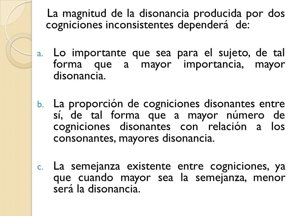La magnitud de la disonancia producida por dos cogniciones inconsistentes dependerá de: