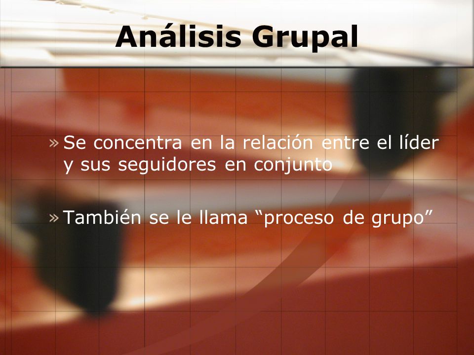 Análisis Grupal Se concentra en la relación entre el líder y sus seguidores en conjunto.