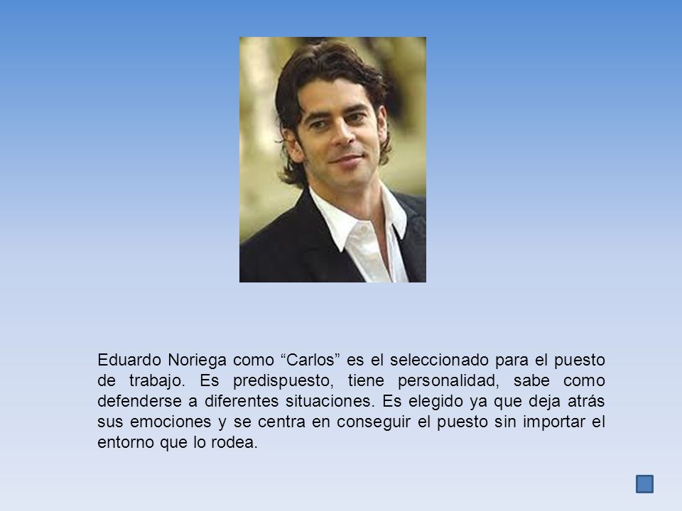 Eduardo Noriega como Carlos es el seleccionado para el puesto de trabajo.