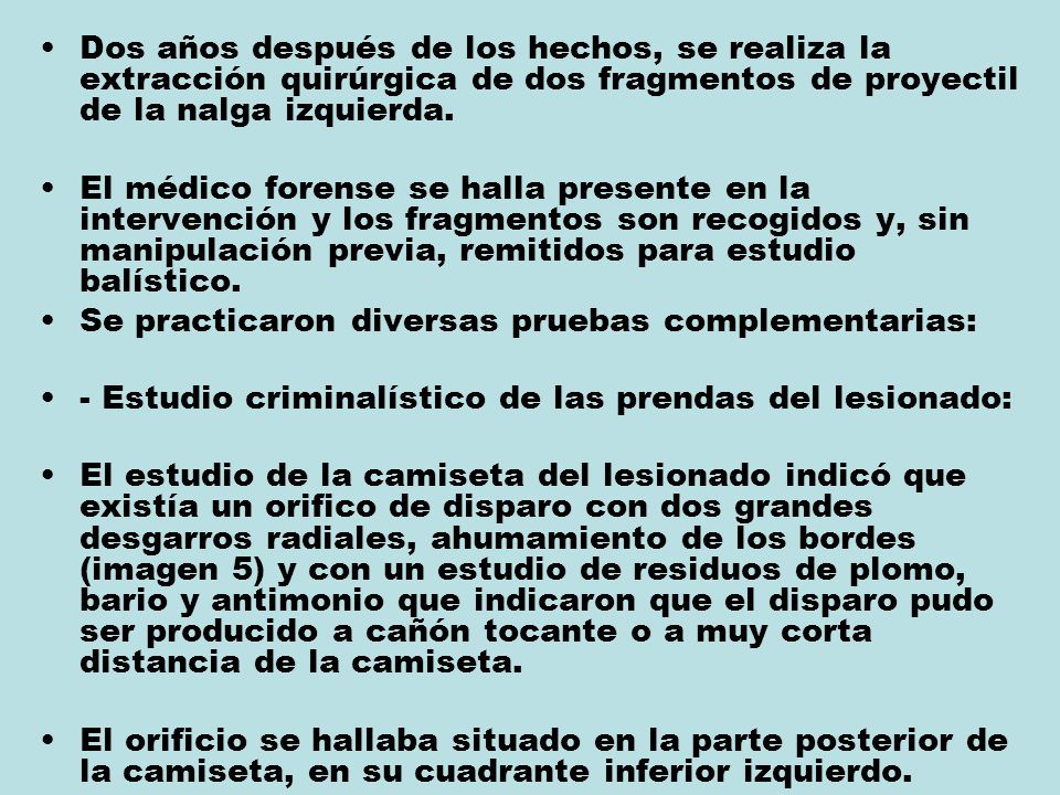 Dos años después de los hechos, se realiza la extracción quirúrgica de dos fragmentos de proyectil de la nalga izquierda.