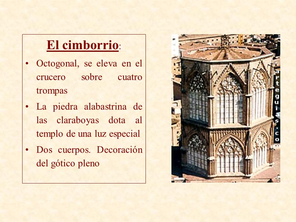 El cimborrio: Octogonal, se eleva en el crucero sobre cuatro trompas