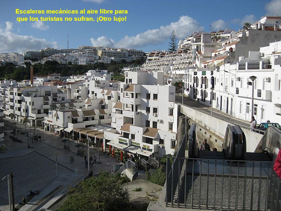 Escaleras mecánicas al aire libre para que los turistas no sufran